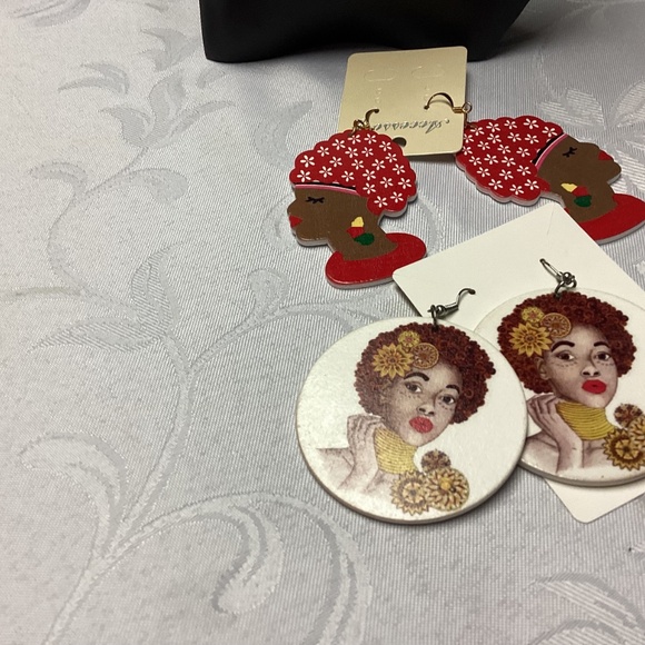 AFRO AMERICAN BEAUTIFUL LADIES WOODEN EARRINGS - Picture 2 of 10